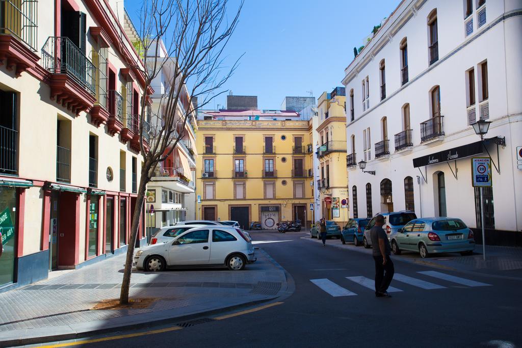 Puerta Del Arenal II Apartment Sevilla Bagian luar foto